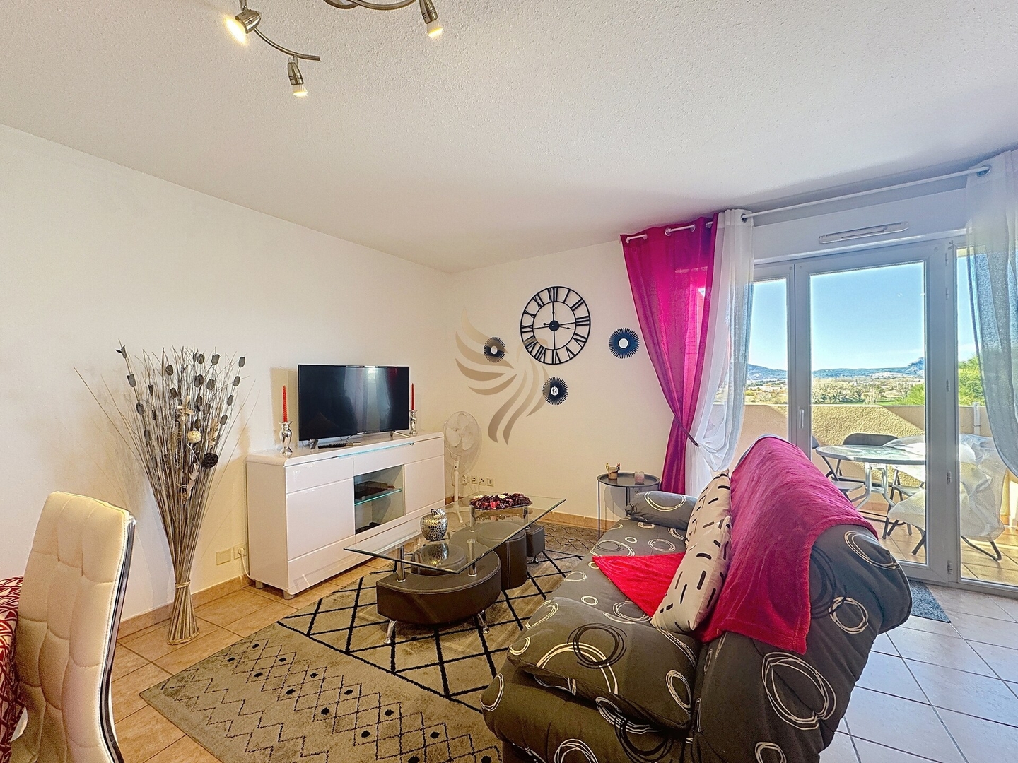 3-bed apt, 4 ppl, pool, WiFi, parking CapitalChic Conciergerie