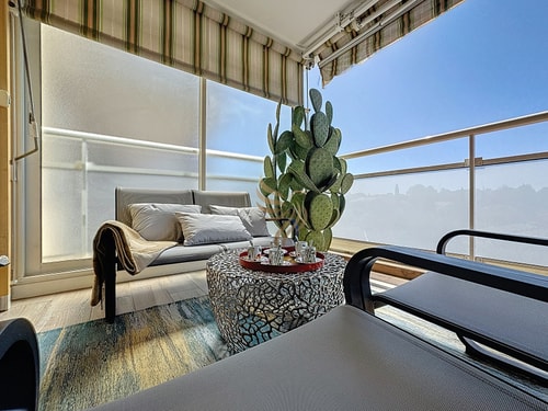 Serenity Getaway–4 people–WiFi–Terrace–Garage 3 CapitalChic Conciergerie
