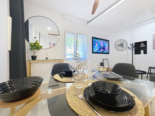 Chic Studio – Parking & Beaches 15min Walk 15 CapitalChic Conciergerie