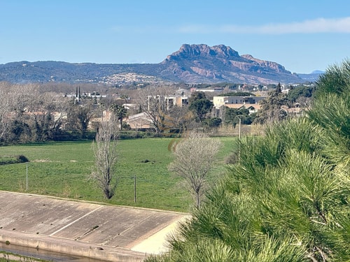 3-bed apt, 4 ppl, pool, WiFi, parking 8 CapitalChic Conciergerie