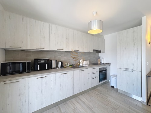 Serenity Getaway–4 people–WiFi–Terrace–Garage 4 CapitalChic Conciergerie