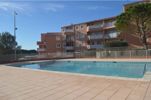 3-bed apt, 4 ppl, pool, WiFi, parking 21 CapitalChic Conciergerie