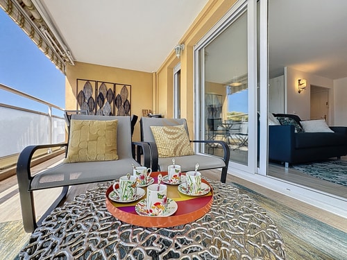 Serenity Getaway–4 people–WiFi–Terrace–Garage 20 CapitalChic Conciergerie