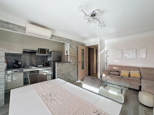 Apt 3BR – WiFi, sea view, parking, 3min to beach 22 CapitalChic Conciergerie