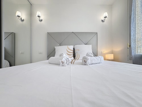 Serenity Getaway–4 people–WiFi–Terrace–Garage 17 CapitalChic Conciergerie