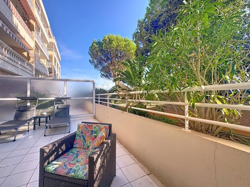 BellaHorizon T2-view of garden-terrace-park-WIFI. 7 CapitalChic Conciergerie