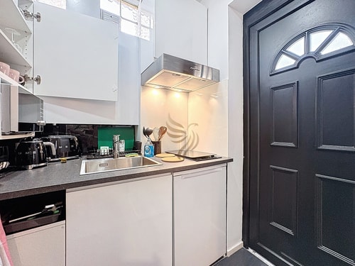 Chic Studio – Parking & Beaches 15min Walk 8 CapitalChic Conciergerie