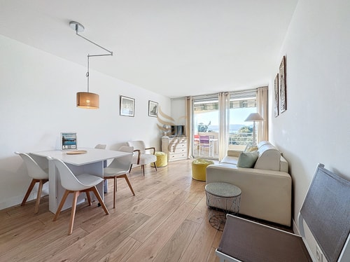 Apt 4 ppl, terrace, pool, A/C 4 CapitalChic Conciergerie