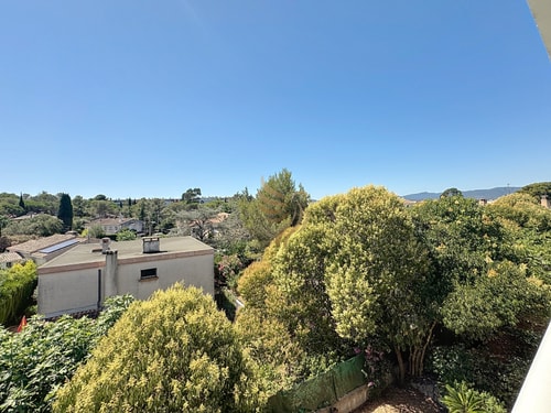 Serenity Getaway–4 people–WiFi–Terrace–Garage 32 CapitalChic Conciergerie