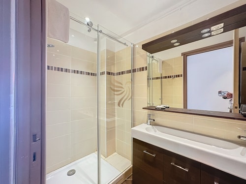 Apt 3BR – WiFi, sea view, parking, 3min to beach 24 CapitalChic Conciergerie