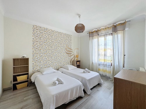 Apt 3BR – WiFi, sea view, parking, 3min to beach 30 CapitalChic Conciergerie
