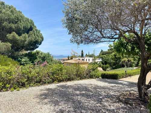 2-bedroom apartment – sleeps 4 – Sea view 15 CapitalChic Conciergerie