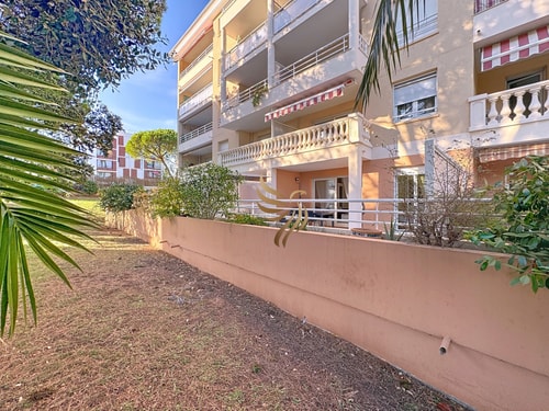 BellaHorizon T2-view of garden-terrace-park-WIFI. 46 CapitalChic Conciergerie