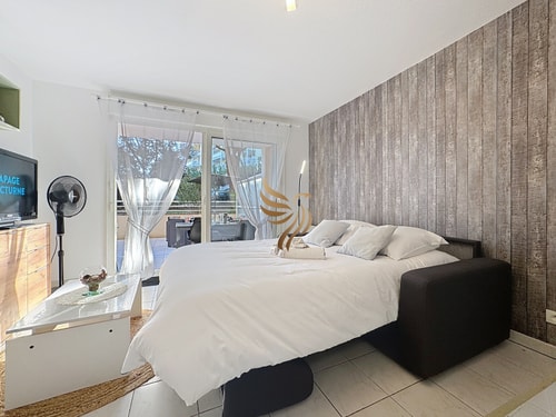 BellaHorizon T2-view of garden-terrace-park-WIFI. 39 CapitalChic Conciergerie