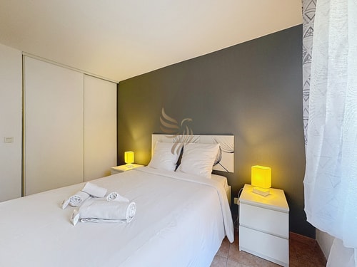 3-bed apt, 4 ppl, pool, WiFi, parking 32 CapitalChic Conciergerie