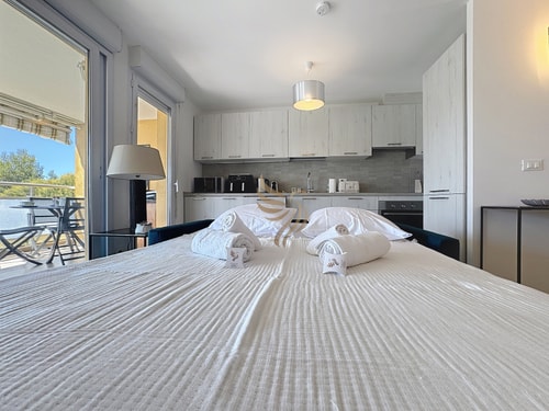 Serenity Getaway–4 people–WiFi–Terrace–Garage 24 CapitalChic Conciergerie