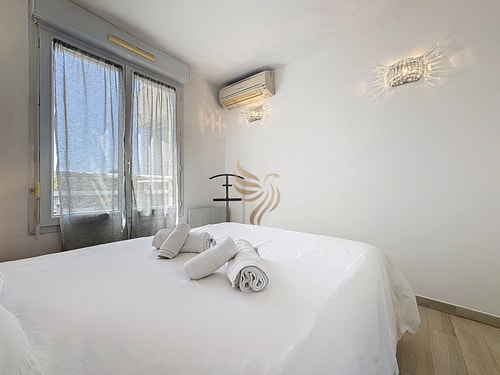 Serenity Getaway–4 people–WiFi–Terrace–Garage 33 CapitalChic Conciergerie