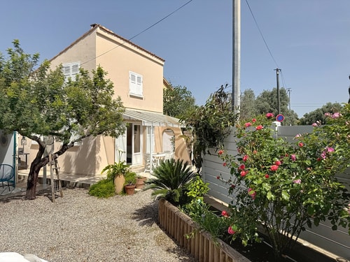Villa for 6 people with WiFi, parking, and garden 35 CapitalChic Conciergerie