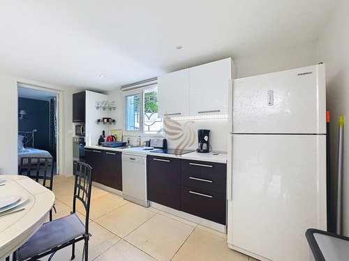 2-bedroom apartment – sleeps 4 – Sea view 24 CapitalChic Conciergerie