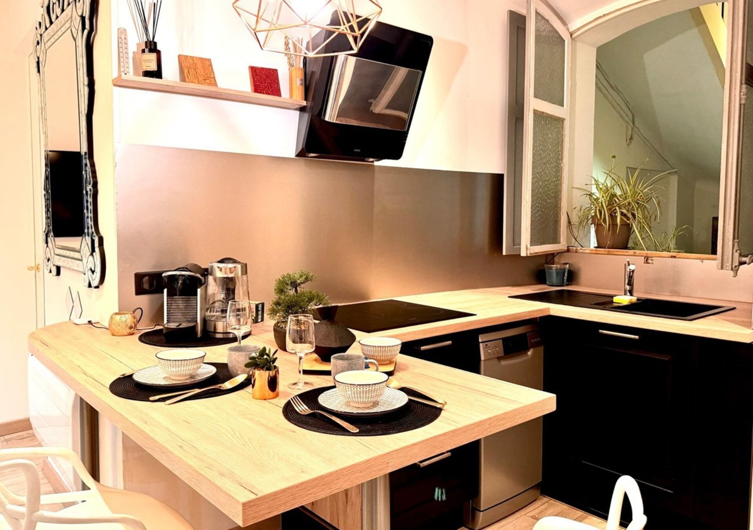 StudioCalifornia-Parking-Plages 15 min walk CapitalChic Conciergerie