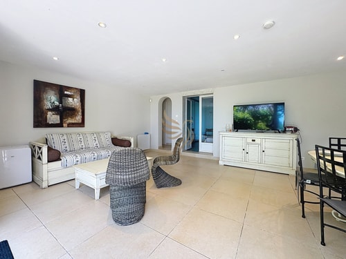 2-bedroom apartment – sleeps 4 – Sea view 20 CapitalChic Conciergerie