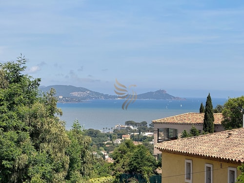 2-bedroom apartment – sleeps 4 – Sea view 5 CapitalChic Conciergerie