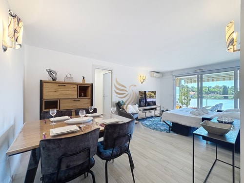 Serenity Getaway–4 people–WiFi–Terrace–Garage 13 CapitalChic Conciergerie