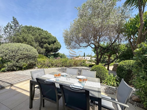 2-bedroom apartment – sleeps 4 – Sea view 38 CapitalChic Conciergerie