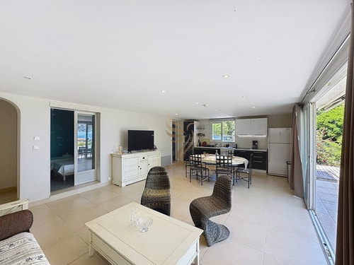 2-bedroom apartment – sleeps 4 – Sea view 22 CapitalChic Conciergerie