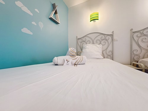 2-bedroom apartment – sleeps 4 – Sea view 17 CapitalChic Conciergerie