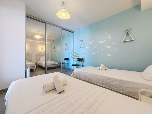 2-bedroom apartment – sleeps 4 – Sea view 4 CapitalChic Conciergerie