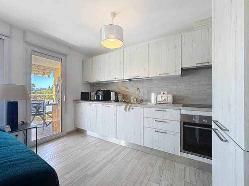 Serenity Getaway–4 people–WiFi–Terrace–Garage 12 CapitalChic Conciergerie