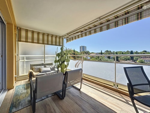 Serenity Getaway–4 people–WiFi–Terrace–Garage 27 CapitalChic Conciergerie