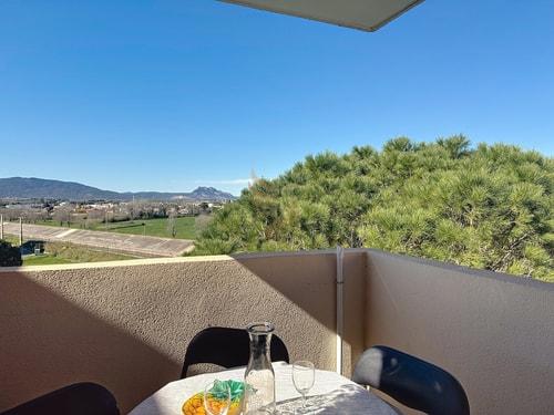 3-bed apt, 4 ppl, pool, WiFi, parking 14 CapitalChic Conciergerie