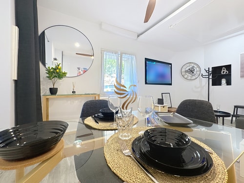 Chic Studio – Parking & Beaches 15 min Walk 1 CapitalChic Conciergerie