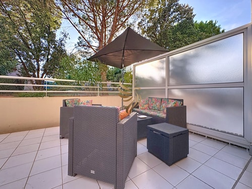 BellaHorizon T2-view of garden-terrace-park-WIFI. 37 CapitalChic Conciergerie