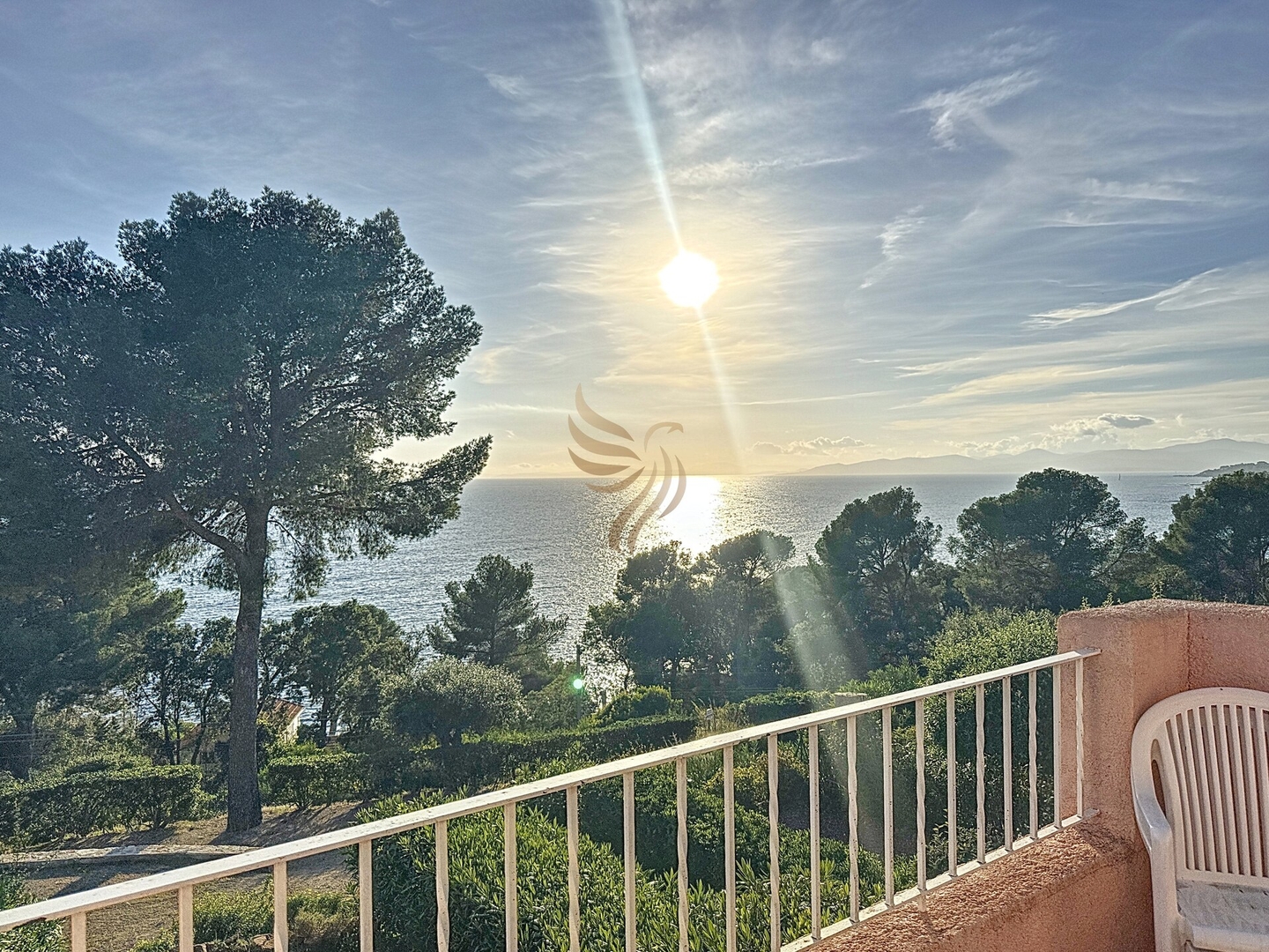 Panoramic Levant view–4 ppl–Sea–Pool–Tennis CapitalChic Conciergerie