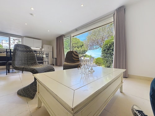 2-bedroom apartment – sleeps 4 – Sea view 23 CapitalChic Conciergerie