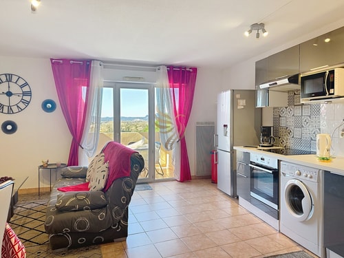 3-bed apt, 4 ppl, pool, WiFi, parking 15 CapitalChic Conciergerie