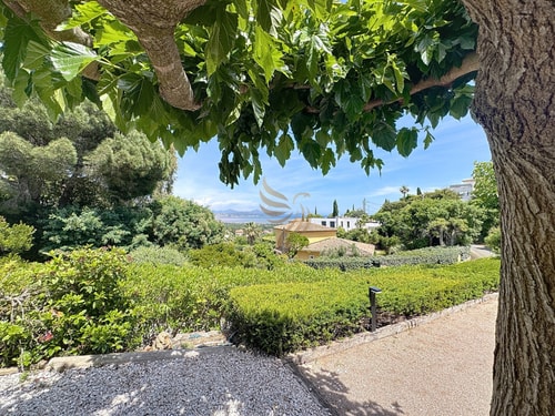2-bedroom apartment – sleeps 4 – Sea view 13 CapitalChic Conciergerie