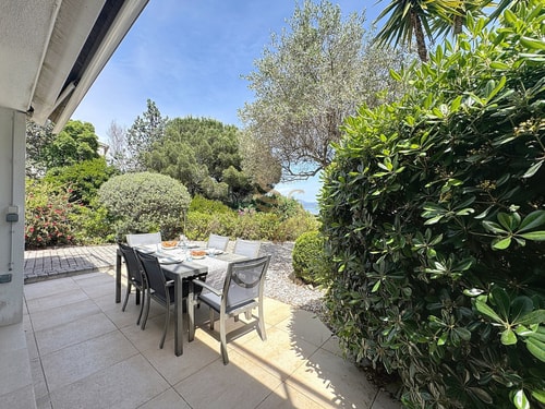 2-bedroom apartment – sleeps 4 – Sea view 39 CapitalChic Conciergerie