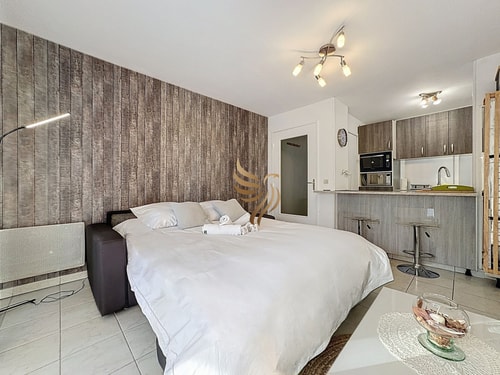 BellaHorizon T2-view of garden-terrace-park-WIFI. 51 CapitalChic Conciergerie