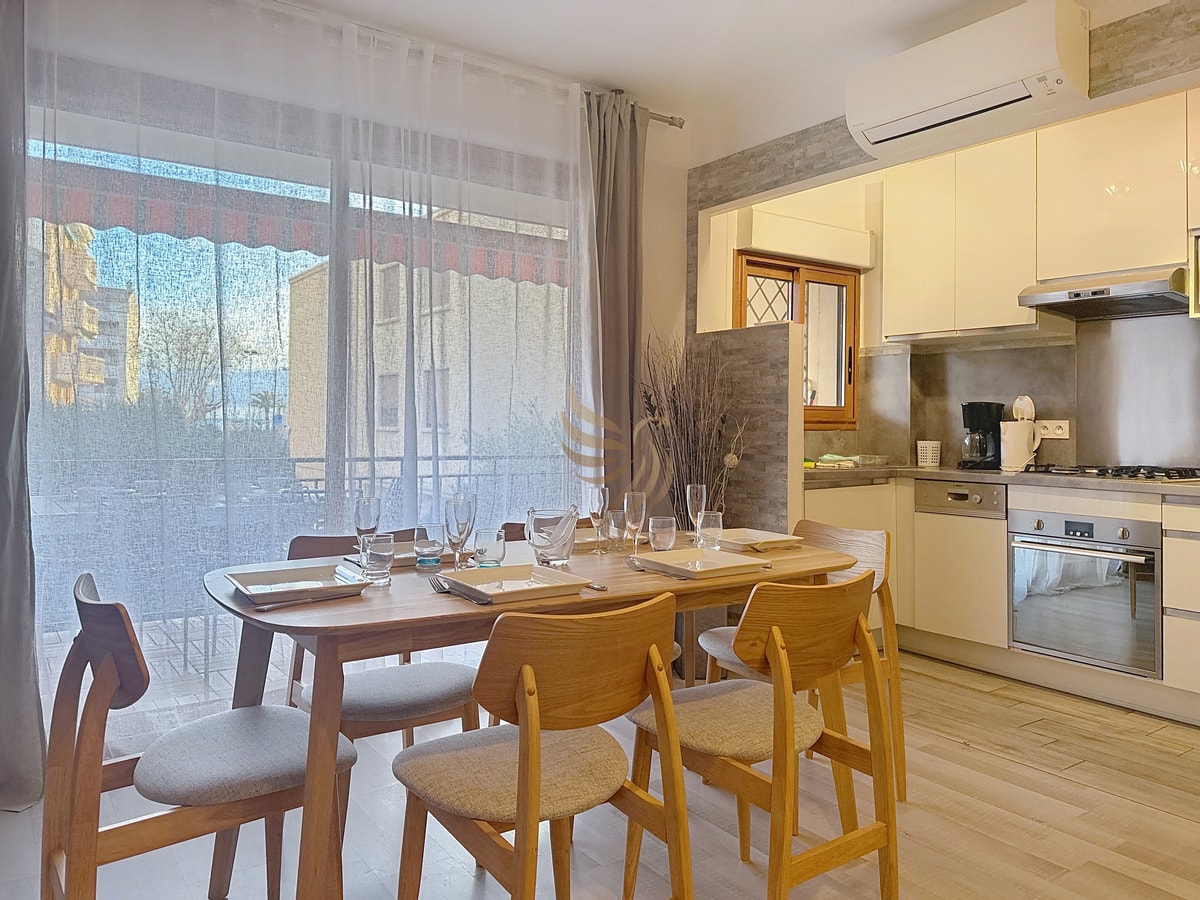 Apt3BR,AC,WiFi, sea view, parking, 3min to beach CapitalChic Conciergerie