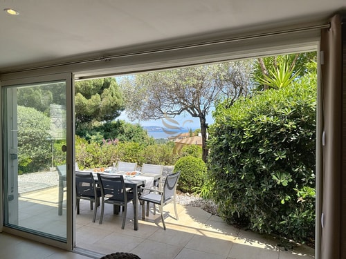 2-bedroom apartment – sleeps 4 – Sea view 44 CapitalChic Conciergerie