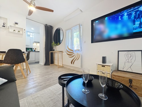Chic Studio – Parking & Beaches 15 min Walk 5 CapitalChic Conciergerie