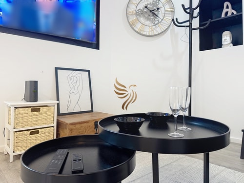 Chic Studio – Parking & Beaches 15 min Walk 15 CapitalChic Conciergerie