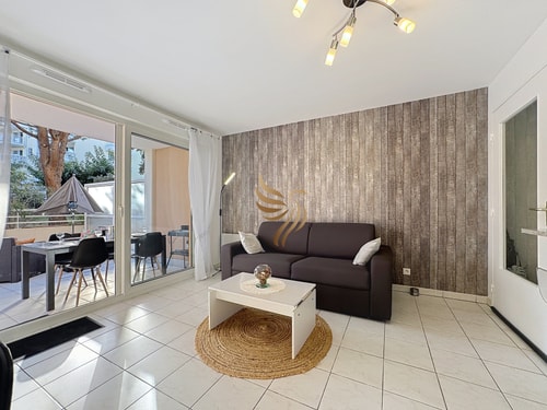 BellaHorizon T2-view of garden-terrace-park-WIFI. 35 CapitalChic Conciergerie