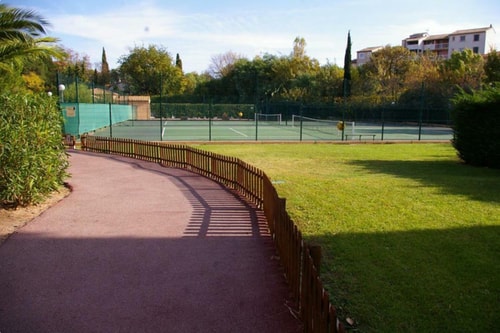 T2 Éclat Carmin, A/C, terrace, pool, tennis 16 CapitalChic Conciergerie