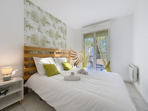 BellaHorizon T2-view of garden-terrace-park-WIFI. 1 CapitalChic Conciergerie