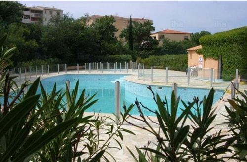 T2 Éclat Carmin, A/C, terrace, pool, tennis 12 CapitalChic Conciergerie